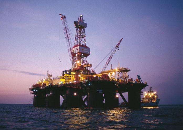 Semi-submersible_drilling_rig1